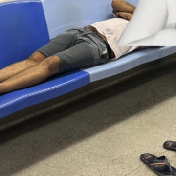 MRT Passenger Criticized for Taking Up Five Seats: “Not Your House!”