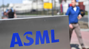 ASML Reports Record Orders in Q4, but Maintains Cautious 2024 Outlook