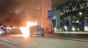 Driver Escapes Blaze at SG-MY Checkpoint After Car Catches Fire